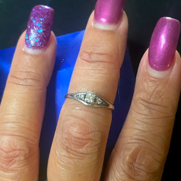 Size 5.5 14k white gold real genuine, diamond ring. - Picture 7 of 8
